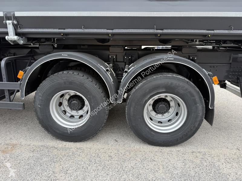 Volvo 400 truck