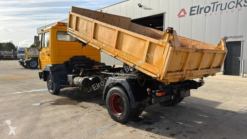 Camion Mercedes SK  (MANUAL PUMP / POMPE...