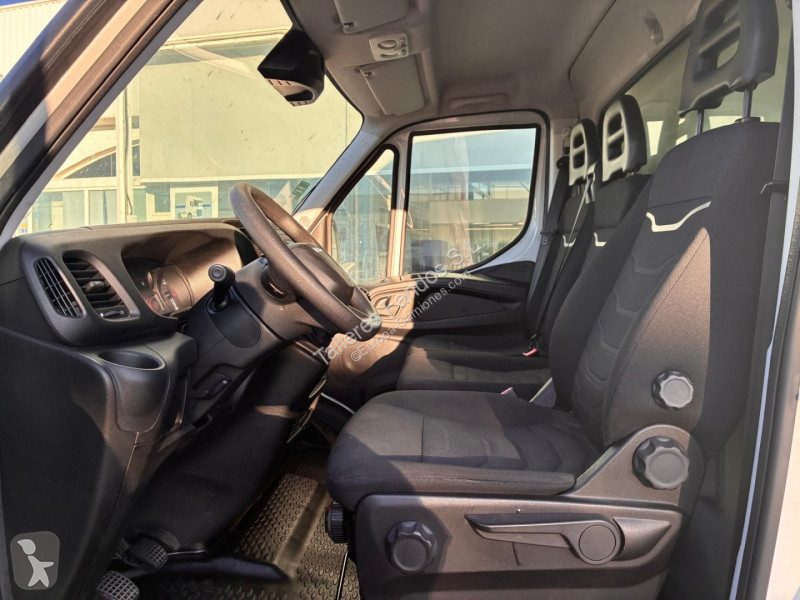 Грузовик Iveco  35C16H