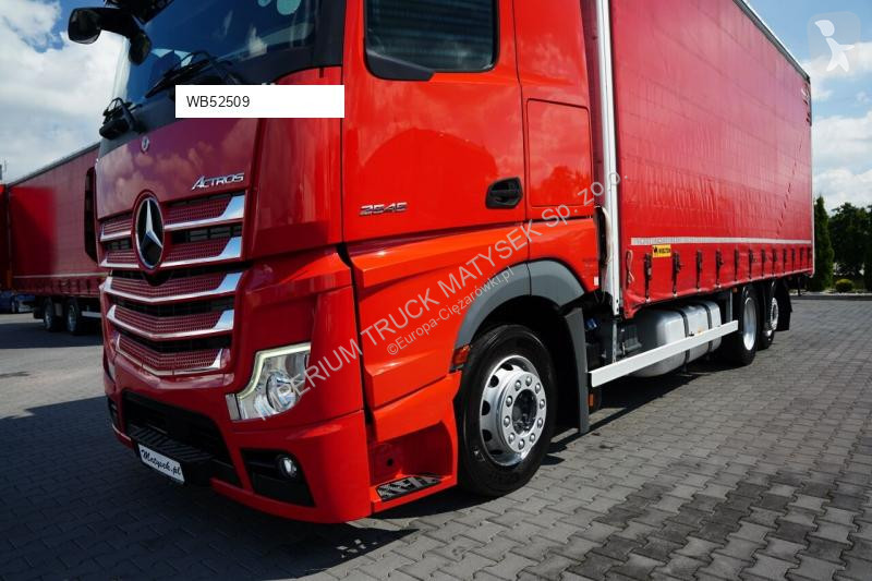 Грузовик Mercedes 2545
