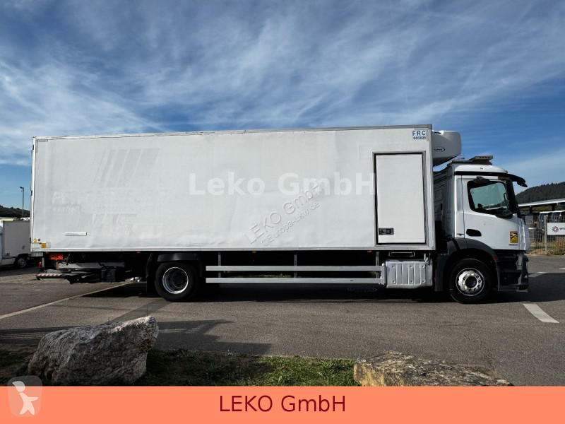 Грузовик Mercedes 1827 Mit Carrier Sp 1150