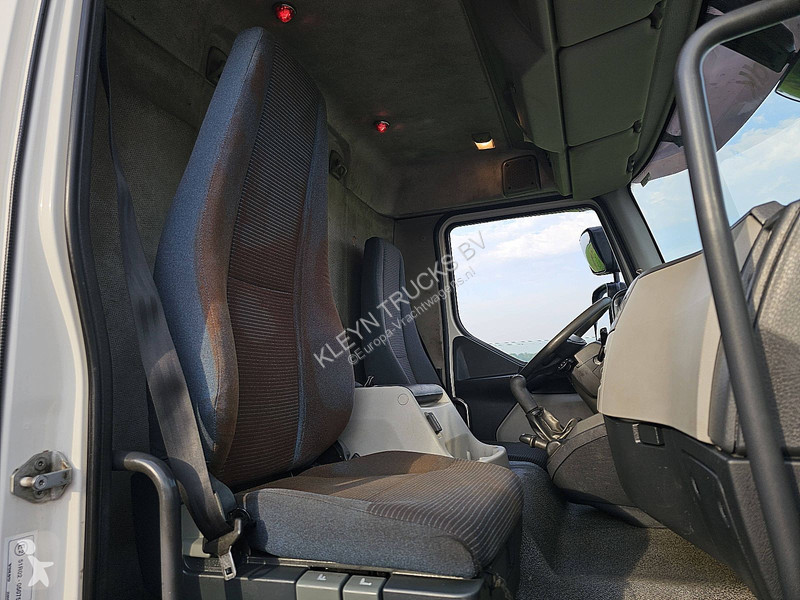 Camión Volvo 24012 MANUAL HIAB 033T