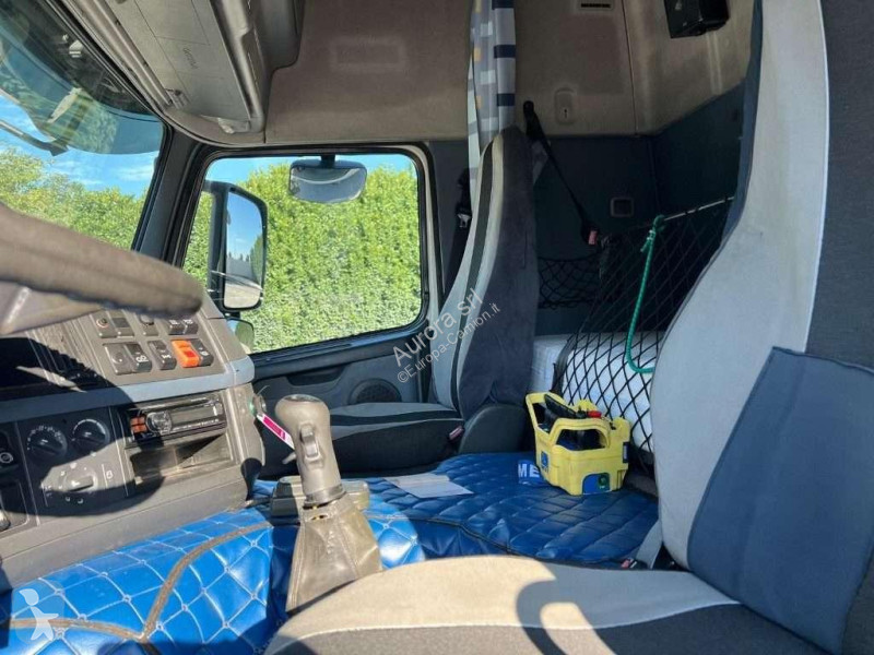 شاحنة Volvo FM82 SCARRABILE CON GRU E POLIPO