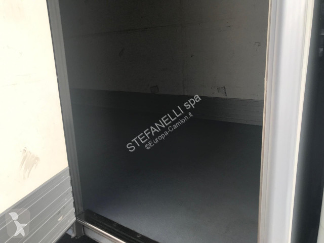 شاحنة Nissan NV 400 isotermico + frigo