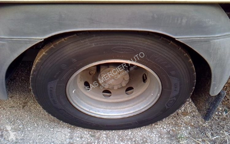 Грузовик Mercedes
