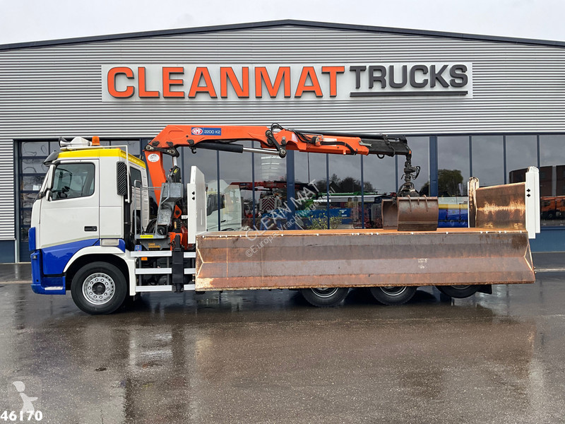 Lastbil Volvo 420 8x4 HMF 22 Tonmeter laadkraan