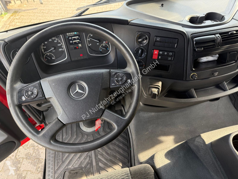 Kamion Mercedes 821