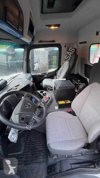 Kamion Mercedes 3243 KN