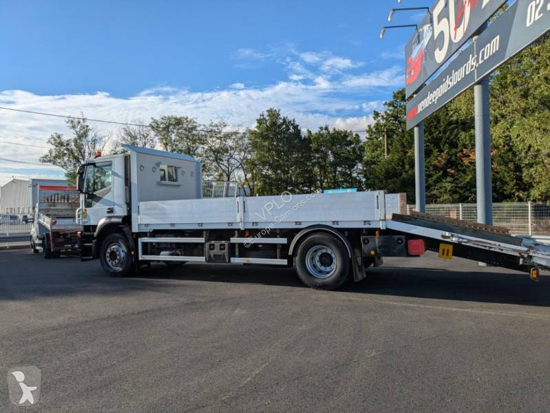 Превоз на строителна техника Iveco AD 190 S 31