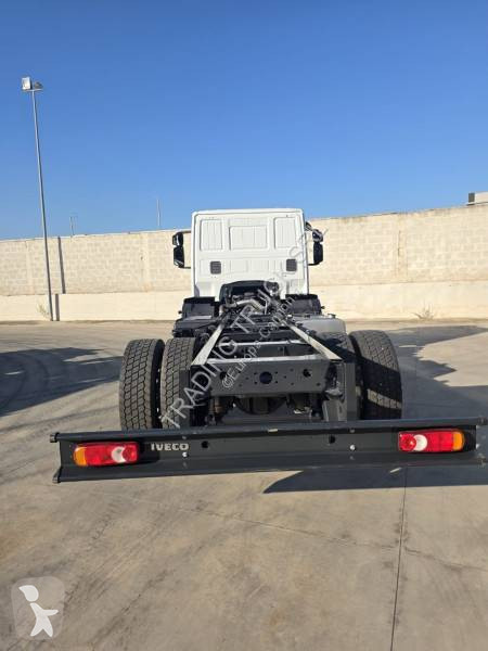 Iveco 180E32 truck