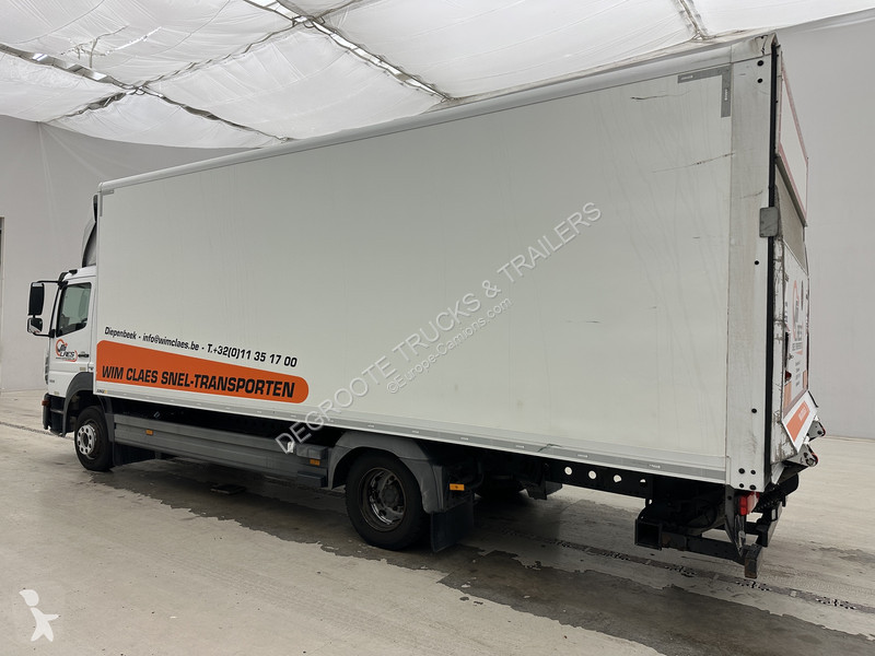 Kamion Mercedes 1221