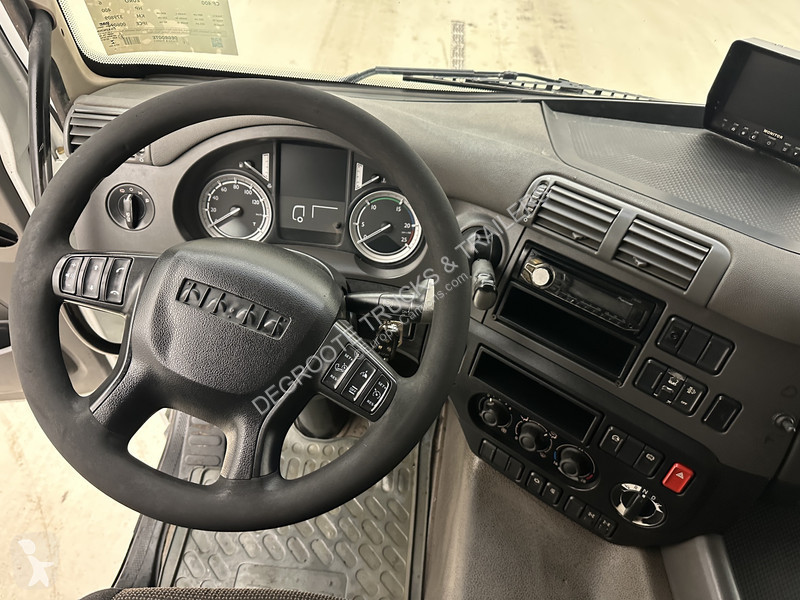 DAF 400 - 8x4 truck