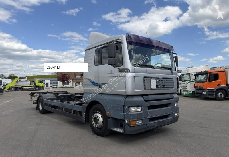 MAN 18.413 4x2 WB LKW AHK truck