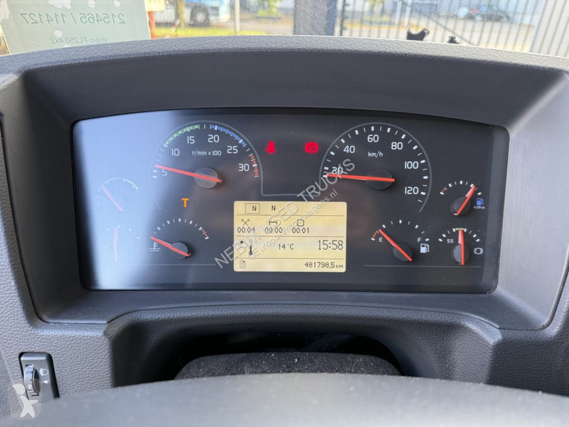 شاحنة Volvo 250 4x2 - 18.000 Kg. - 481.714km