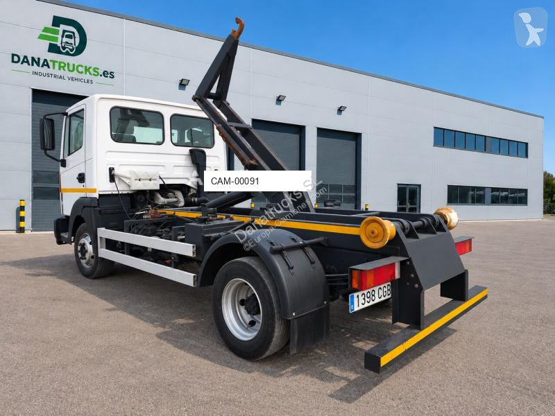 Nissan 5 Tn truck