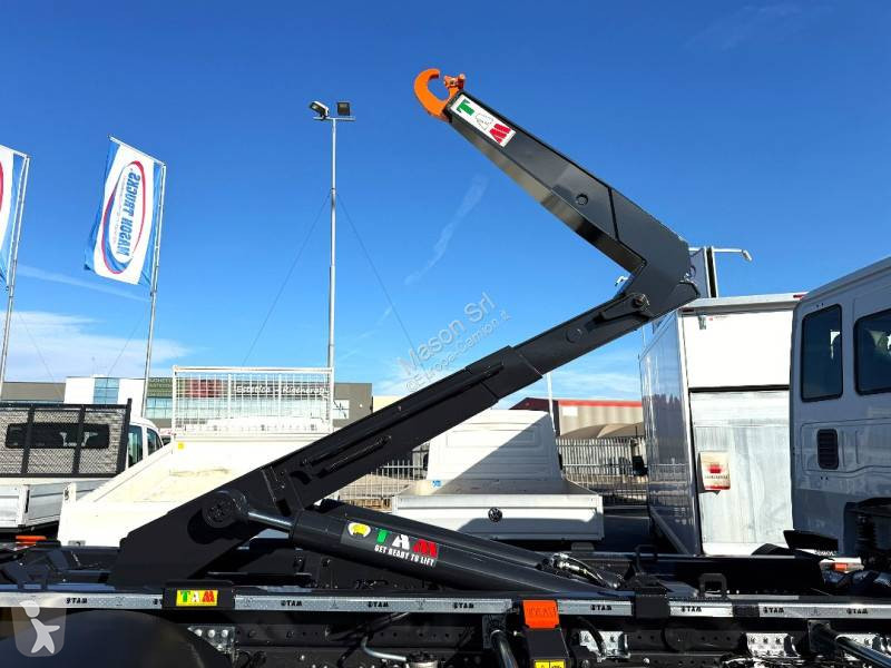 Iveco 180E32 truck