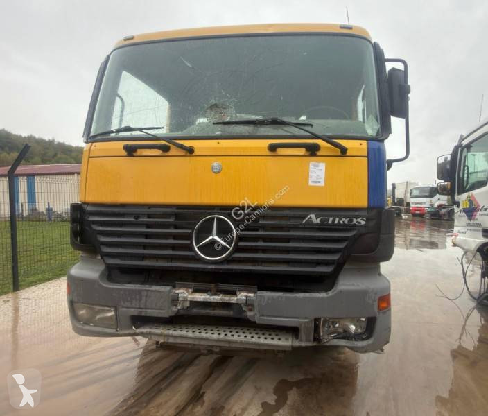 Превоз на строителна техника Mercedes 2531