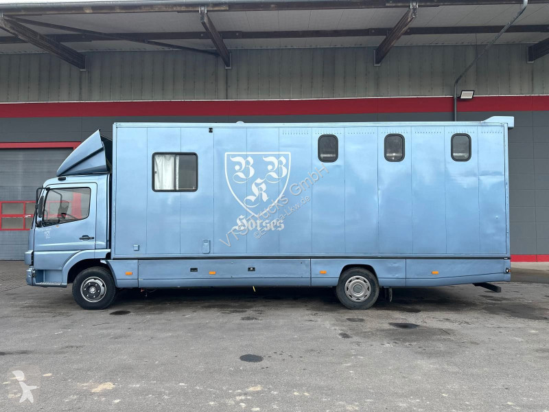 Kamion Mercedes 1017 L 4x2 BL Pferdetransporter...