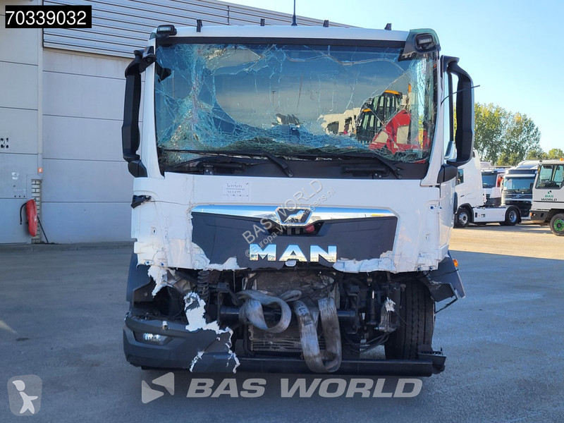 Kamion MAN 18.320 4X2 18tonner Damaged truck...