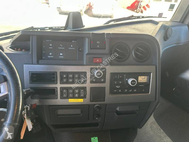 Kamion Renault 480 P6X2 E6