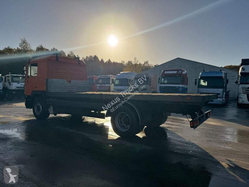Vrachtwagen MAN (6 CYLINDER WITH MANUAL PUMP /...