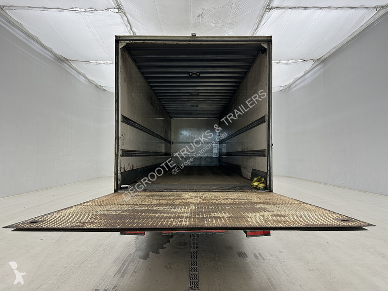 Teherautó Volvo 330 - 6x2