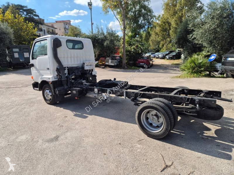 Teherautó Nissan 35.10