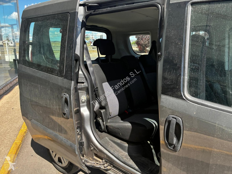عربة نفعية Fiat Doblo