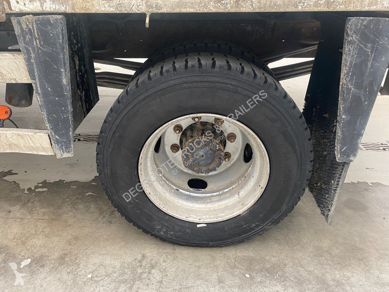 Kamion Nissan 120.25