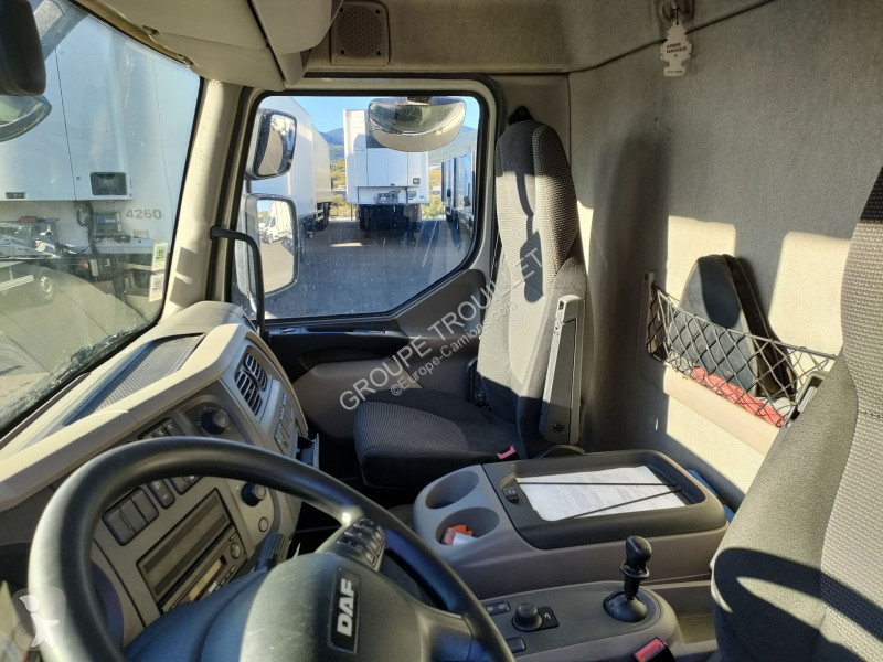شاحنة DAF 12 TONNES 210 CV HAYON PORTE RELEVANTE