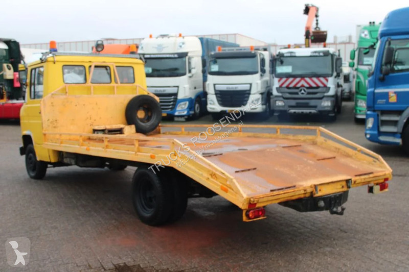 Vrachtwagen Mercedes 508 MANUAL