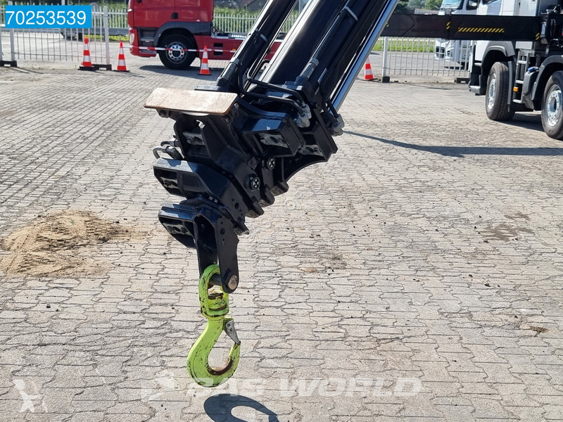 Camion Volvo 420 8X2 Repaired Damage Hiab...