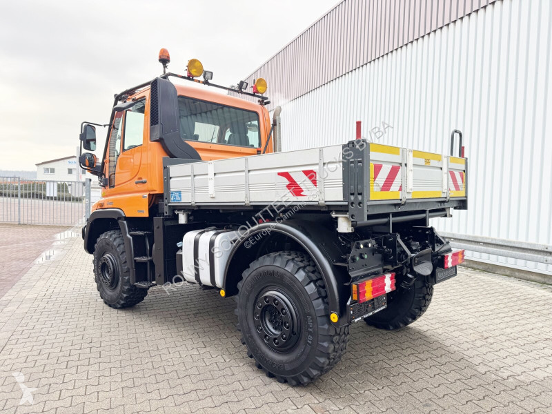Camión Unimog U 400 405/12 4x4 U 400 405/12...