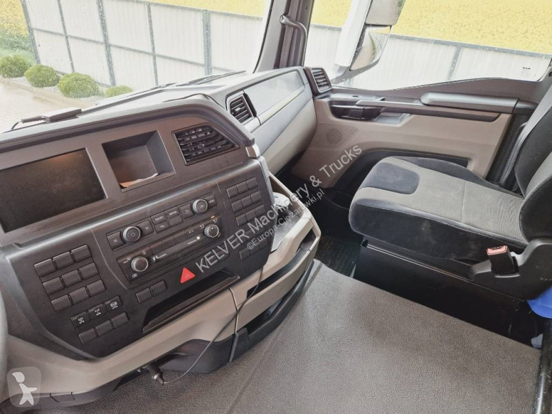 Camión MAN TGS 8x4 kipper