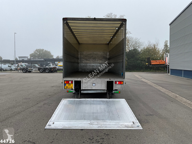 Camion Volvo FL 250 Euro 6 met Dhollandia laadklep
