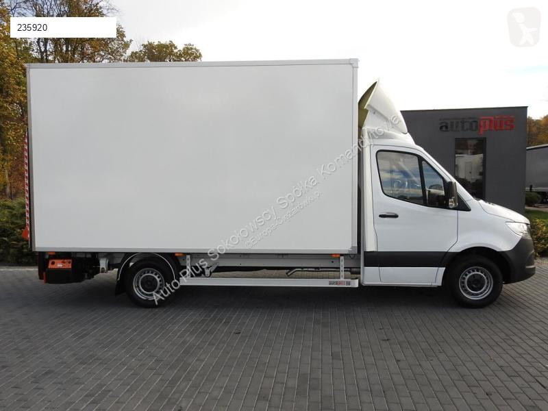 Kamion Mercedes SPRINTER KONTENER WINDA 8 PALET...