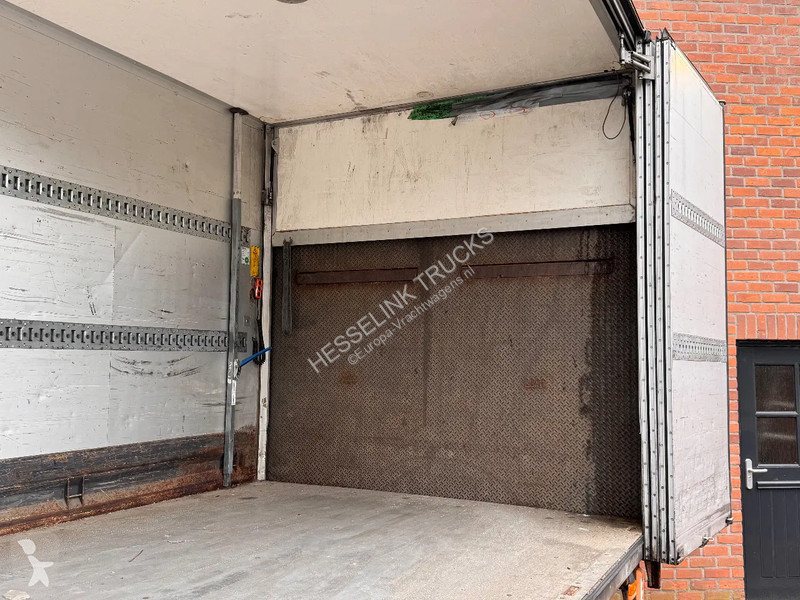 Vrachtwagen Volvo 280 7.8M Side...
