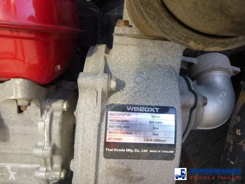 Lastbil Mercedes 3236 8x4 RHD vacuum tank