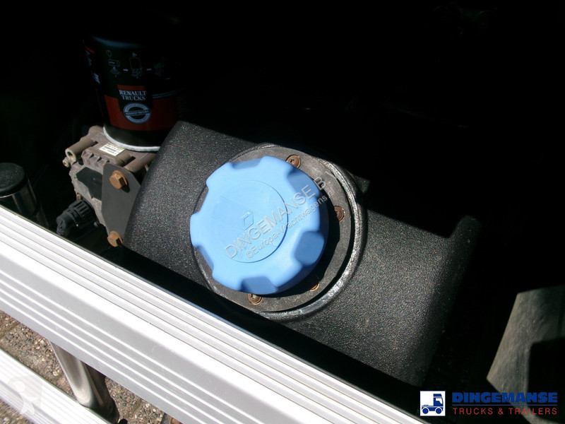 Camion Renault 310 6x2 fuel tank 19 m3 / 5 comp...