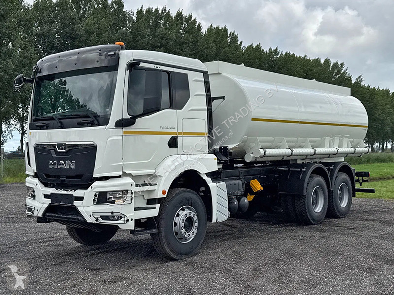 Camião MAN 33.400 BB CH Fuel Tank Truck (4 units)
