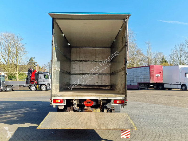 Kamion Volvo 4x2 - Box - Loadlift - Full air -...