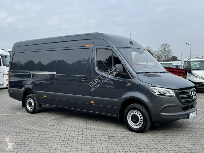 Vrachtwagen Mercedes 319