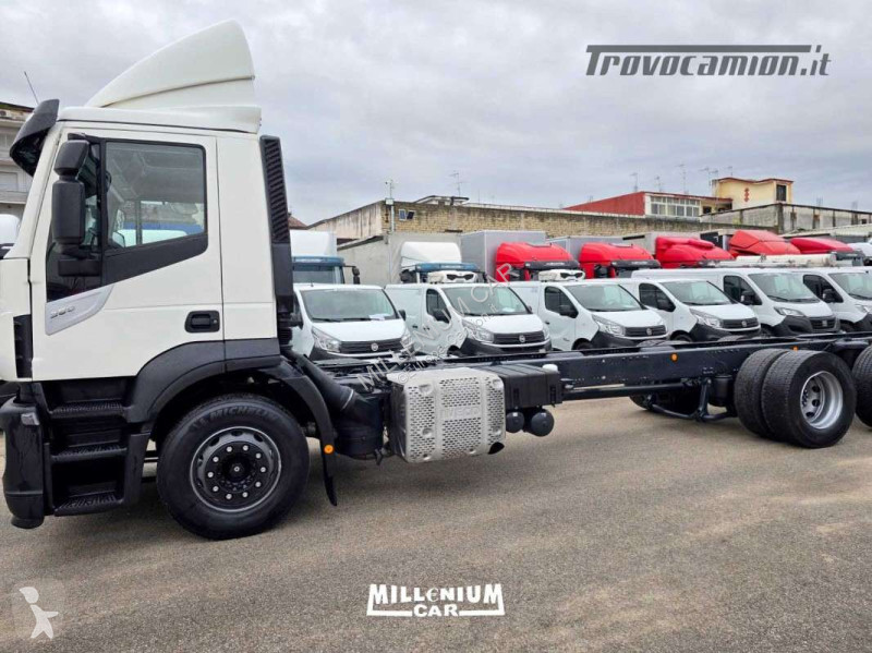 Kamion Iveco 260D36 CABINA CORTA 2017 PASSO 5700