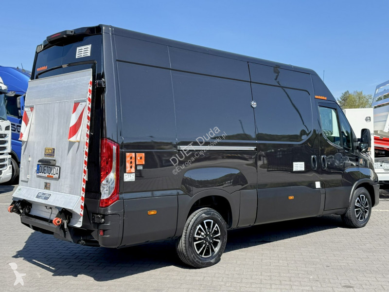 Furgoneta Iveco 35S18