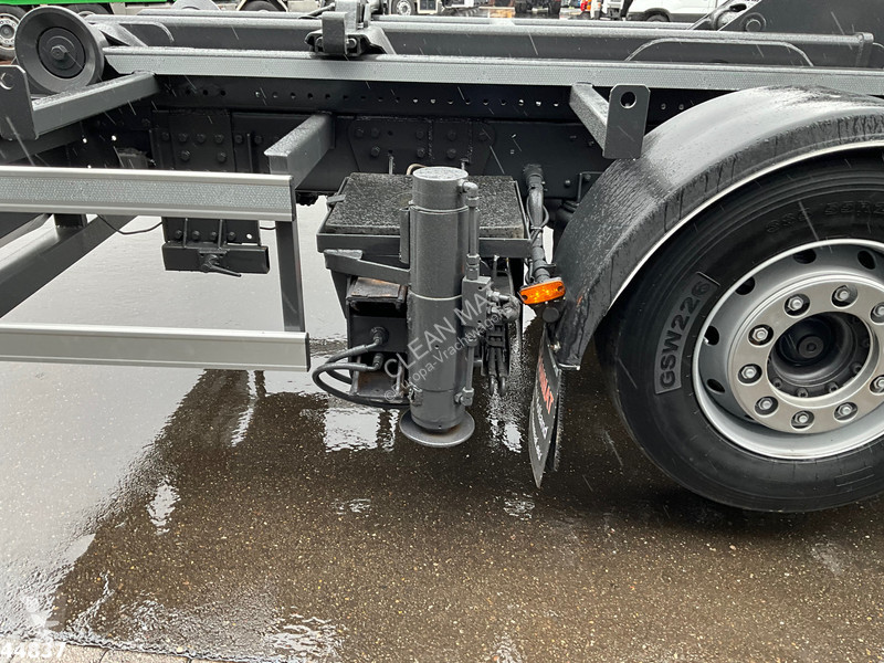 Camion Scania 480 8x4 HMF 60 Tonmeter laadkraan...