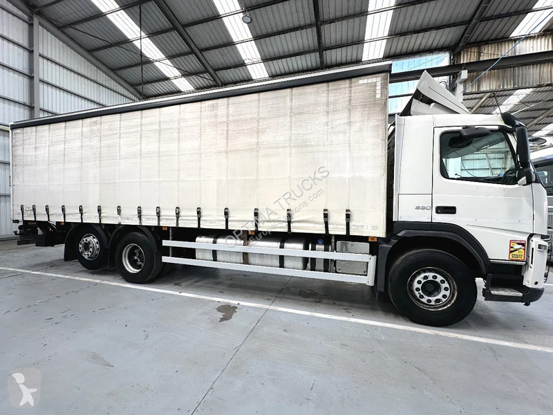 Kamion Volvo 330 / Essieu relevable et...