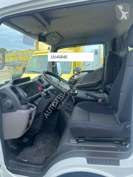 Camión Nissan CABSTAR ISOTERMO TRAMPILLA