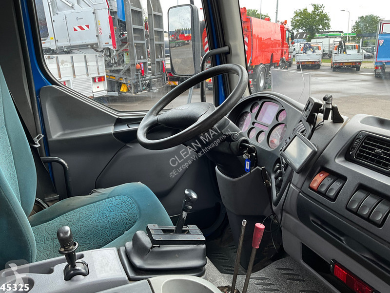 Camión DAF LF 180 HMF 7 Tonmeter laadkraan