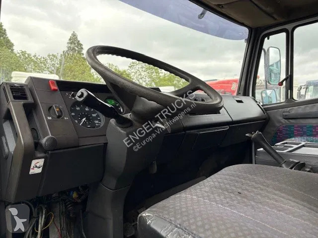 Camion Mercedes LK  (6-CILINDER) WITH TENT BOX...