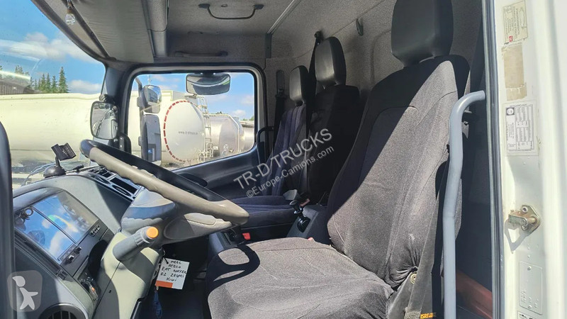 Camion Mercedes 815 + TAIL LIFT 1000 KG